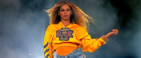Beyoncés Second Coachella Performance 2018 Pictures Popsugar Celebrity