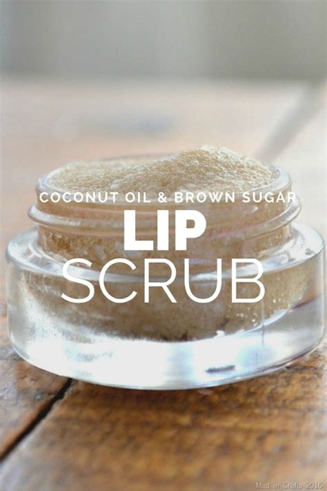 2 natural ways to use coconut oil for chapped lips treatment. Best lipstick tricks for fuller younger smoother lips beauty