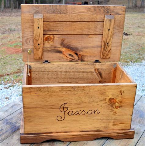 Personalized Kids Toy Box With Outside Lid Engraving In 2020 Kids Toy