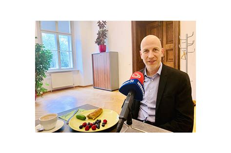 His research concerns how incentives and institutions affect the economic behavior of individuals and. IHS-Chef Martin Kocher in „Frühstück bei mir"