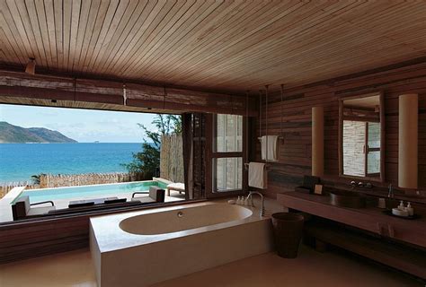 20 Luxurious Bathrooms With A Scenic View Of The Ocean