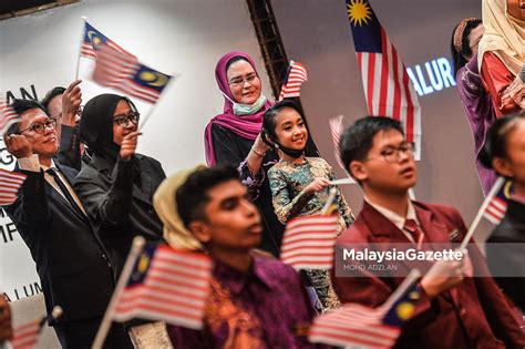 Sebarang bentuk ideologi atau ajaran yang menolak kepercayaan kepada tuhan (atheis). Pelajaran Rukun Negara dimasukkan dalam sistem pendidikan ...