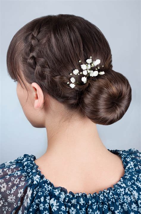These easy wedding hairstyles prove that you don't need a fancy chignon or intricate updo to look amazing on your big day! Straight Hair Ideas For Weddings: 4 Chic Looks To Wear On ...