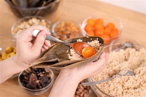 #apples and #zongzi (glutinous rice with stuffings) apple is a homophone for peaceful & zongzi for highschool in mandarin hoping students to peacefully pass highschoolpic.twitter.com/riikfdzats. The Legend of Dragon Boat Festival & Zongzi | Tekkaus | Lifestyle . Gadget . Food . Travel