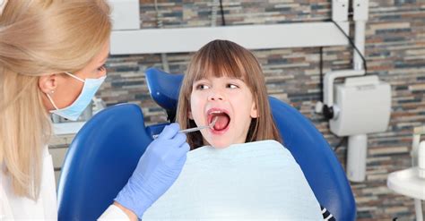 Tips Mengatasi Anak Takut ke Dokter Gigi: Hindari Suap ...