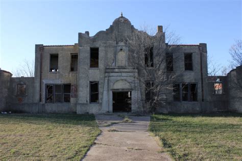 Road Trip Through Creepy Abandoned Places In Texas