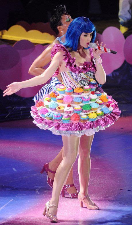 katy perry i hear she s pretty amazing in concert katy perry costume cupcake dress katy