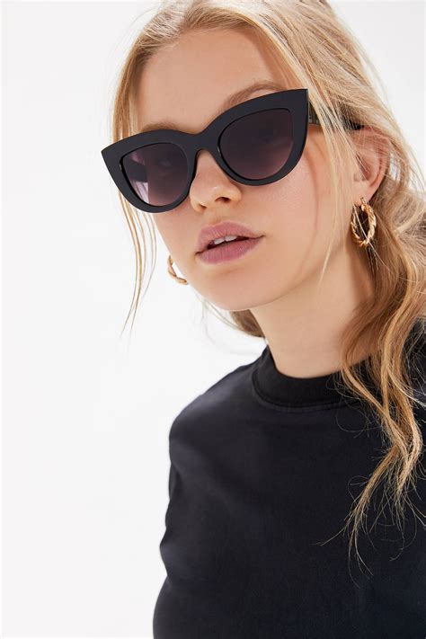 Sabrina Oversized Cat Eye Sunglasses Urban Outfitters Eye