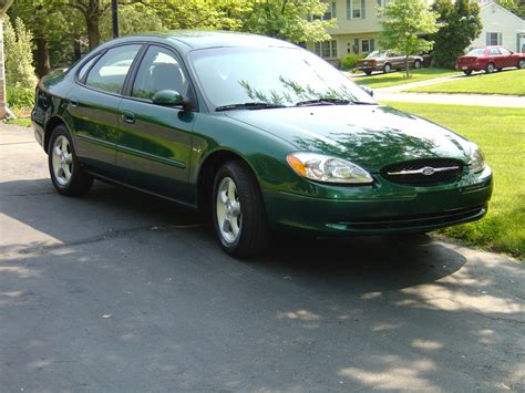 2000 Ford Taurus Se Front View
