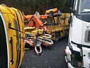 國3南下連結車撞2公務車 執勤掃地車遭撞翻2人受傷 | 社會 | 三立新聞網 SETN.COM