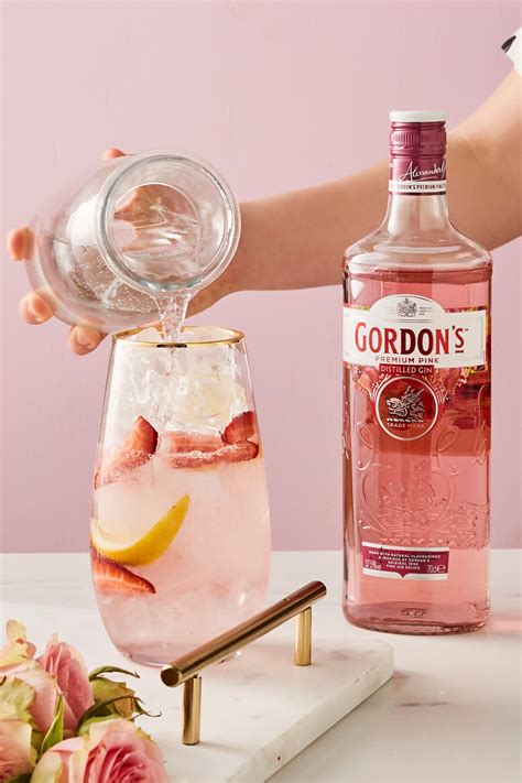 How To Make A Pink Gin And Tonic Lipo Lounge