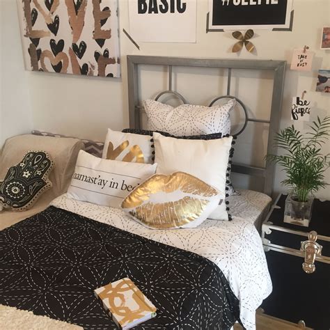 8 Black White And Gold Bedroom Decor Ideas A Timeless And Elegant