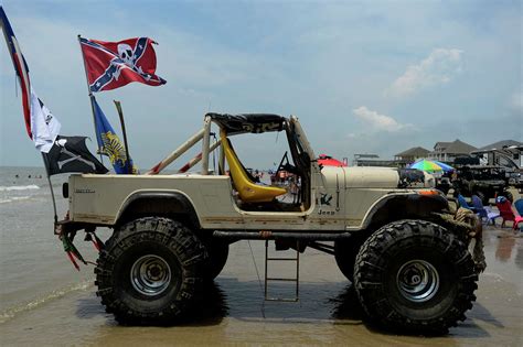 Texas Jeep Enthusiasts Flaunt Custom Rides During Go Topless Weekend