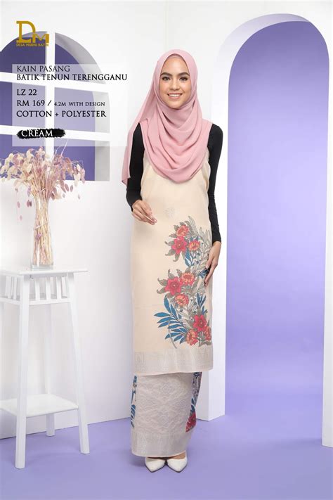 Fesyen Baju Kurung Batik Terengganu Trinette Laderoute