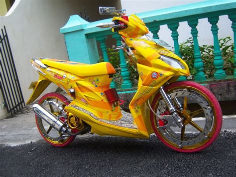 Astrea legenda termasuk kedalam motor bebek yang nyaman digunakan dengan bahan bakar yang irit. Foto Modifikasi Motor Honda Beat 2014