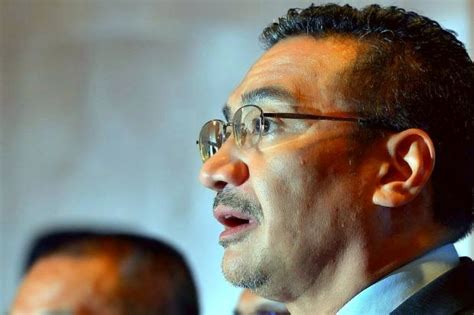 Dato' seri hishammuddin bin hussein (jawi: Anak Sungai Derhaka: Hishamuddin terkedu bila wartawan ...