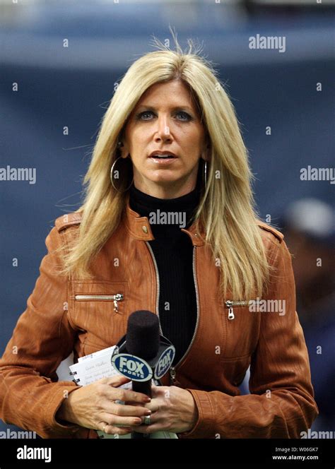 Sideline Reporter Hi Res Stock Photography And Images Alamy