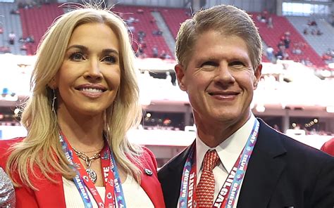 Clark Hunts Wife Tavia Hunt Suits Up In Chiefs Red At Super Bowl