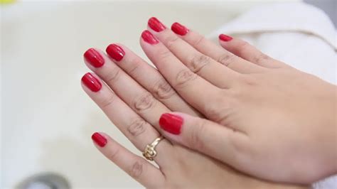 How To Apply Nail Polish Neatly 9 Easy Steps Wikihow