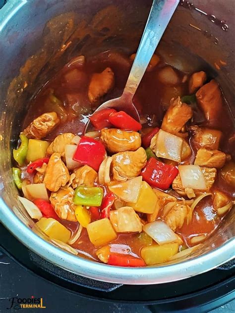 Instant pot sweet and sour chicken with pineapple, peppers, and rice is a quick and easy meal that's better than takeout! Instant Pot Sweet and Sour Chicken (non-fried+VIDEO ...