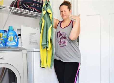 How To Get Rid Of The Sweat Smell On Your Workout Clothes Snacking In