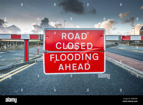 Road Closed Flooding Ahead Hi Res Stock Photography And Images Alamy