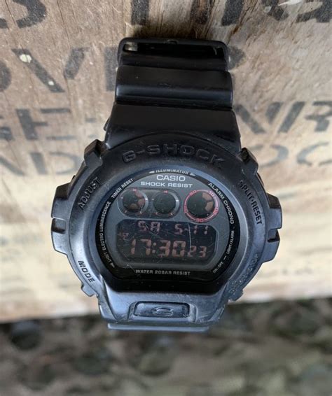 The cloth band also features an embroidered logo patch with the tagline quality athletic goods, representing the core philosophies of the brand. 米軍放出品 CASIO G SHOCK 3230 Military G-Force DW-6900MS 時計
