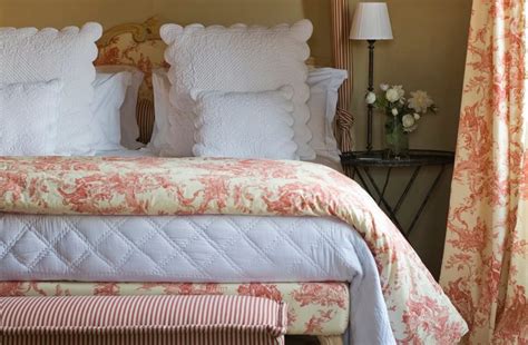20 Beautiful Examples Of French Country Bedrooms