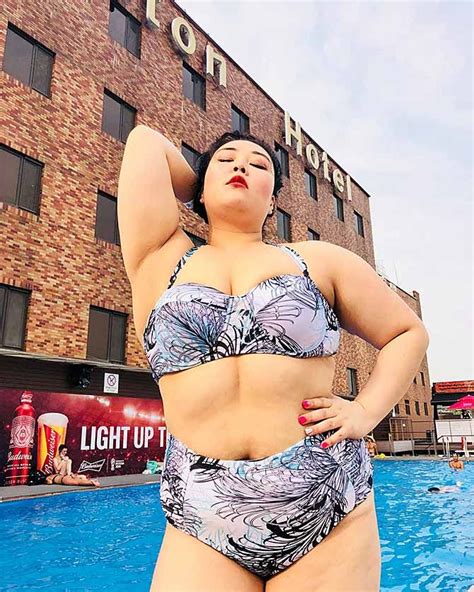 Why The Internet Cant Stop Obsessing Over This Curvy Model Get Ahead