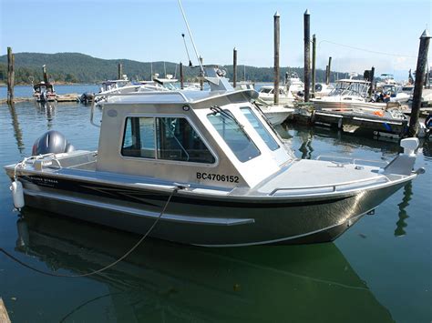 A moderately sized cabin cruiser with surprising space and plush interiors, the leader 33 is a good entry boat into touring. 20' Bowen Aluminum Cabin Boat by Silver Streak Boats