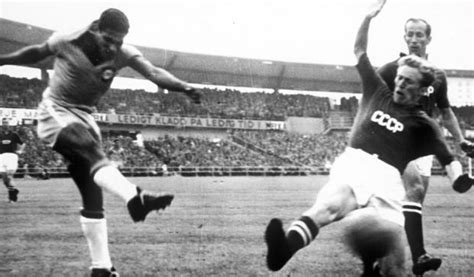 Há 60 Anos Pelé E Garrincha Estreavam Em Uma Copa Do Mundo O Curioso