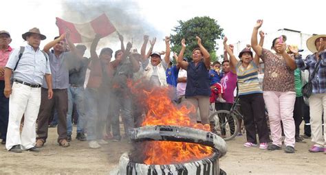 Tumán Queman Motocicleta En Protesta De Azucareros Peru Correo