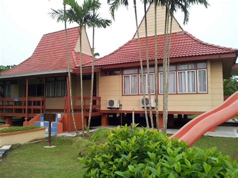 Located along scott road , it serves as the residence of visiting officers to penang. RUMAH PERANGINAN KERAJAAN