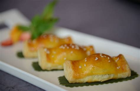 My chinese bbq pork pastries use already cooked char siu. Enjoy All-You-Can-Eat Dim Sum at LN Garden Hotel - That's ...