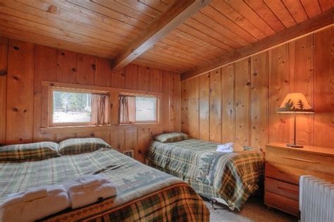 Some vacation rentals are lakefront and include a private dock that makes a great place to park your lawn chair, read a good book, or drop a fishing line with your toes in the water. Hoodoo's Crescent Lake Resort | Odell