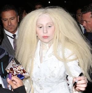 Lady gaga almost unrecognisable with no makeup. Lady-Gaga-No-Makeup-300x305 | TomorroWoman