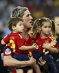 Fernando Torres con sus hijos Nora y Leo en la final de la Eurocopa ...