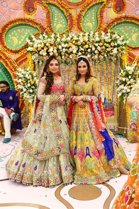 Popular Bridal Mehndi Dresses 2020 Beautiful Designs