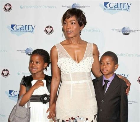 Angela Bassett And Twins Celebrity Families Famous Moms Celebrity Moms