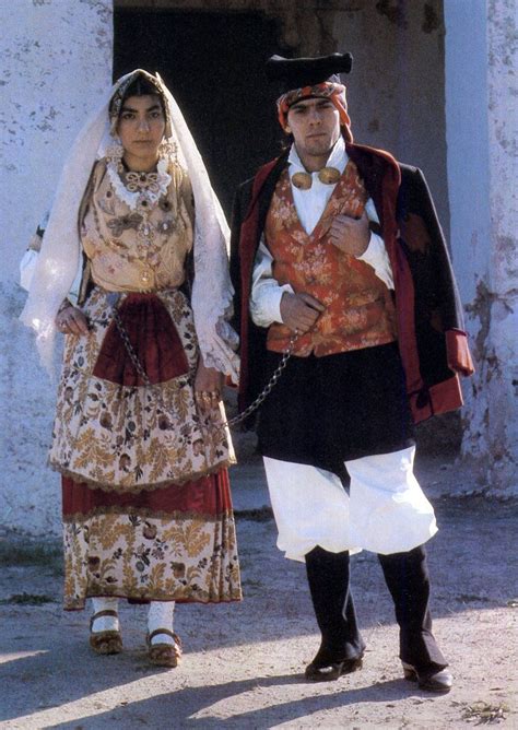 Folk Costumes Of Quartu Santelena Sardinia Italy Traditional Outfits Costumes Around The