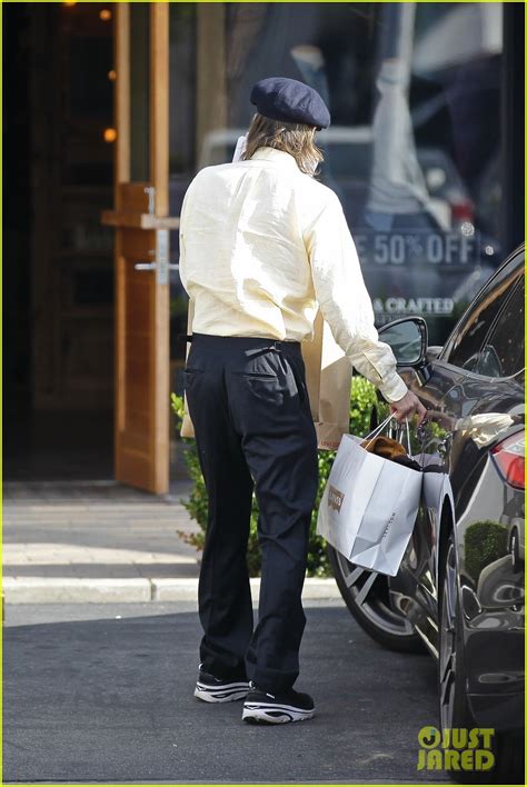 Full Sized Photo Of Val Kilmer Steps Out Looking Thin After Recent