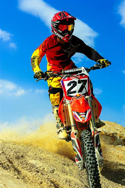Foto Der Person Die Motocross Dirt Bike Reitet · Kostenloses Stock Foto