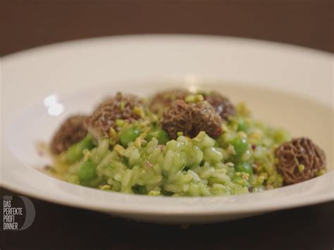 Erbsenrisotto Mit Morcheln And Artischocken Agnolotti Mit Parmesan Roland Trettl Rezept