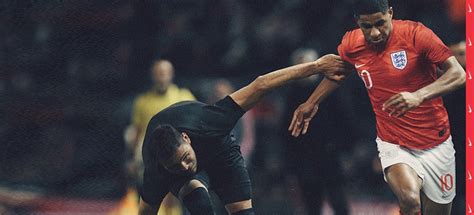 Infos, vidéos, résultats en direct, classements. Angleterre | Football | Maillots et Kits d'entraînement ...