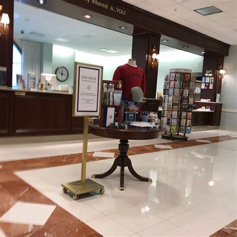 Big river running is a family of professionals dedicated to performance and fit from head to toe. Von Maur - Department Store in Lake Saint Louis