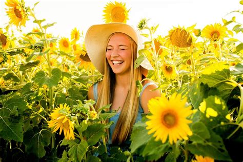 Sunflower Mini Sessions Are Here Brightside Creative