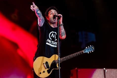Green Days Billie Joe Armstrong Once Dove Off The Stage To Fight A Fan
