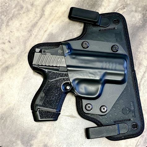 Mako in the new Alien gear holster : r/kimber