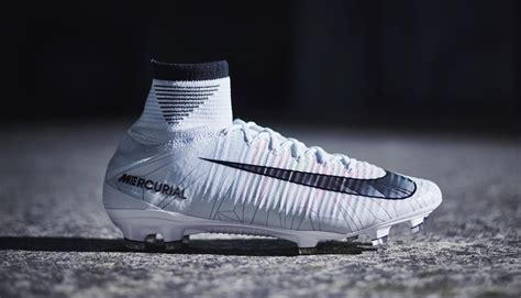 La Chaussures De Football Le Football Nouvelles S Rie Nike Mercurial Superfly V Cr Fg Teinte