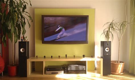 Oder muss es sogar noch mehr sein? Wandhalterung Tv Kabel Verstecken Mit Fernseher An Der Wand von Fernseher An Wand Kabel ...
